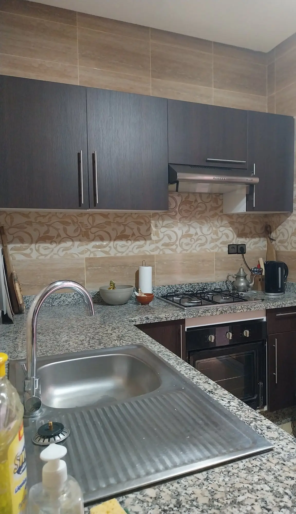 Kitchen sink, gas hob and extractor hood
